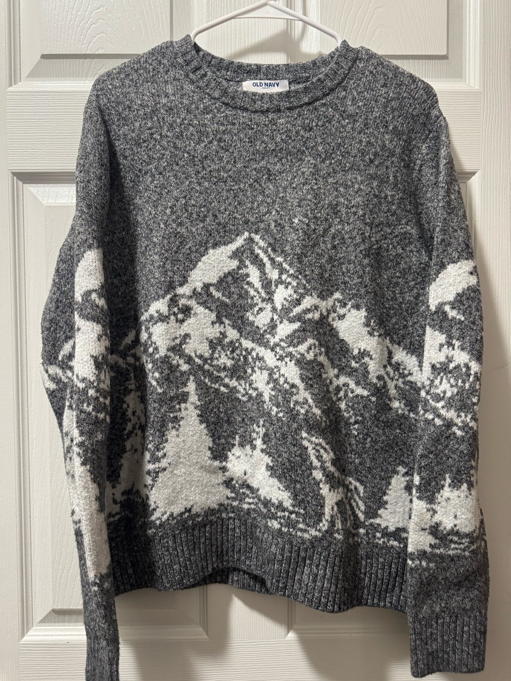 Old Navy Gray and White Crewneck Mountain Print Sweater